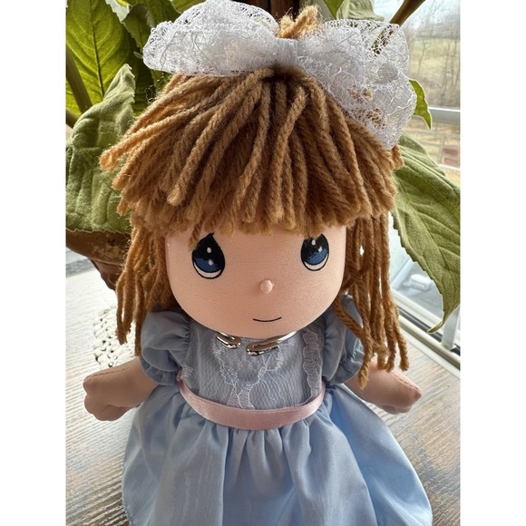 Precious Moments Dolls Of The Month January By Applause 10" with Stand - Picture 3 of 9